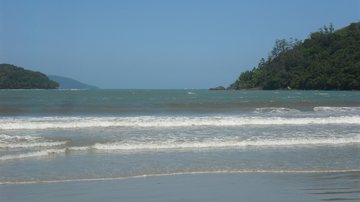 Em Ubatuba, maioria das praias estão com bandeira verde Virada no litoral? Confira a condição das praias do Litoral Norte de SP Praia de Maranduba, em Ubatuba - Esther Zancan