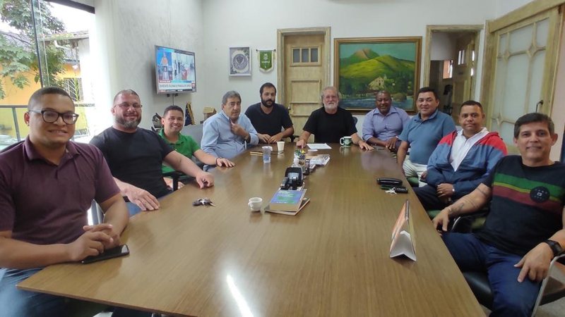 Reunião entre prefeito e vereadores de Ilhabela Após reunião, Sabesp investirá cerca de R$ 80 milhões em saneamento básico na região sul de Ilhabela reuniao - Foto: PMI