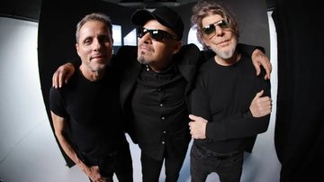 Atualmente, Titãs possui apenas três membros. Da esquerda para a direita: Tony Bellotto (violão), Sérgio Britto (baixo elétrico) e Branco Mello (baixo elétrico) Comemorando 40 anos de estrada, Titãs se apresenta em Santos no sábado (19) Integrantes da band - Tony Santos/Divulgação