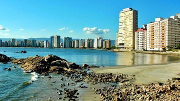 As praias de São Vicente recebem muitos turistas; cidade está completando 491 anos Orla de São Vicente - Viagens e Caminhos