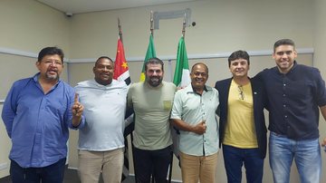 Vereadores de Bertioga Carlos Ticianelli é reeleito presidente da Câmara de Bertioga Veradores Eduardo Perreira, Gilmar Barbosa, Carlos Ticianelli, Macário Antunes, Taciano Cerqueira  e Matheus Rodrigues enfileirados - Divulgação