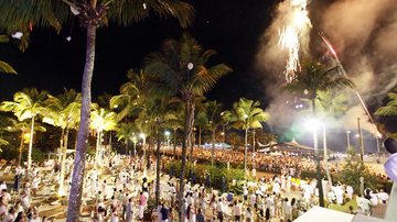 Réveillon 2019 em Guarujá Guarujá espera mais de um milhão de turistas em Réveillon na praia após jejum de 2 anos - Imagem: Reprodução / Vida de Turista