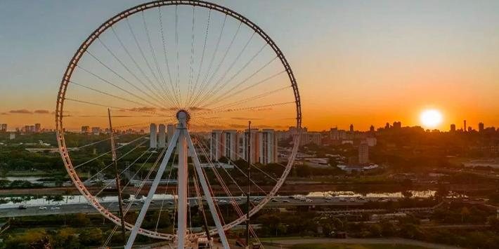 Roda Rico tem 91 metros de altura, 42 cabines e visão panorâmica de 360° da capital paulista Notícias - 28.11.22 Roda-gigante descomunal - Imagem: Divulgação Roda Rico