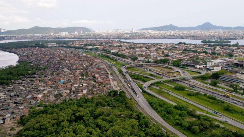 Possíveis candidatos lutam pelos votos dos quase 90 mil eleitores da cidade Vista aérea do Casqueiro Visão aérea da região do Casqueiro - Prefeitura Municipal de Cubatão