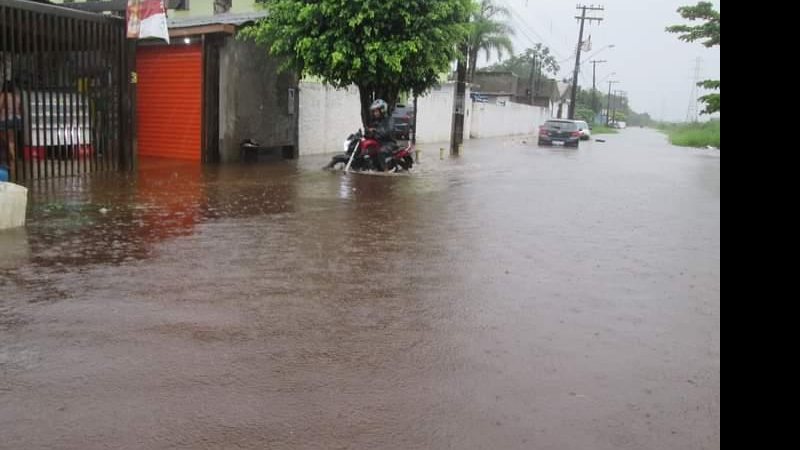 Núcleo City Mar, no bairro Chácaras, ficou completamente alagado neste domingo (19) Chuva no City Mar Bertioga - Reprodução