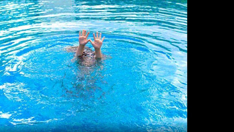 Menina foi encaminhada ao hospital após passar por procedimentos de primeiros socorros feitos por policiais militares Em Caraguatatuba, criança de três anos se afoga em piscina - Foto: Divulgação