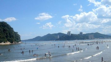 Apenas um trecho da praia do José Menino está com bandeira vermelha Pela segunda semana seguida, apenas uma praia de Santos está imprópria para banho Praia do José Menino, em Santos - Site Taipastur