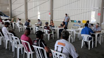 Atendimentos estavam concentrados no Pavilhão Jair Rodrigues, no bairro Quietude Mais de 200 pessoas em situação de rua são atendidas durante força-tarefa em Praia Grande Pessoas sendo atendidas durante a Força-Tarefa Social em Praia Grande - Prefeitura de Praia Grande