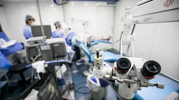 O morador de Praia Grande que acredita ter algum problema relacionado à visão deve procurar a Unidade de Saúde da Família (Usafa) em que está cadastrado. Hospital Praia Grande Equipamentos para a cirurgia de catarata - Divulgação/Prefeitura de Praia Grande