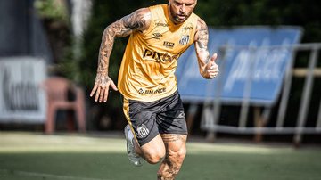 Imagem Lucas Lima faz primeiro treino pelo Santos