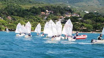 De olho no Mundial de Optimist, alunos da Escola de Vela de Ilhabela participam de treinamento técnico e tático - Foto: PMI