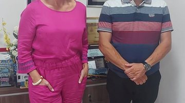 Presidente da Câmara de Bertioga, vereador Carlos Ticianelli, agradece a deputada federal Rosana Valle pela verba de R$ 500 mil Vereador Carlos Ticianelli e deputada federal Rosana Valle - Divulgação
