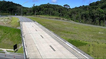 Interdições serão realizadas na altura do km 50 da rodovia Rodovia dos Tamoios terá bloqueios esta semana para desmonte de rochas Trecho de planalto da rodovia dos Tamoios - Concessionária Tamoios