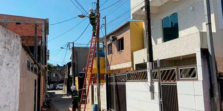 Foram apreendidos cerca de 100 metros de extensão do famoso “gato” Furto de energia em Guarujá - Divulgação Elektro