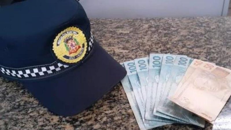 Os munícipes podem denunciar qualquer movimentação suspeita pelo telefone 153 ou pelo botão do pânico disponível em 30 totens de segurança espalhados pela cidade. - divulgação