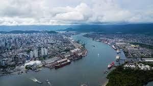 O Porto de Santos, maior do Brasil, é responsável por grande parte do escoamento de produtos agrícolas do país PORTO DE SANTOS Visão aérea do Porto de Santos - SPA