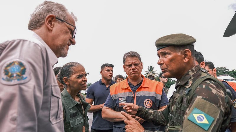 Governador, ministra do Meio Ambiente, secretários e técnicos Tragédia no Litoral Norte - Governo de SP