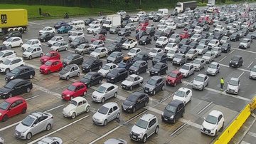 Km 32 da rodovia dos Imigrantes - Pedágio AGORA: Sistema Anchieta Imigrantes está congestionado no sentido litoral Km 32 da rodovia dos Imigrantes - Pedágio, com muitos veículos - Ecovias