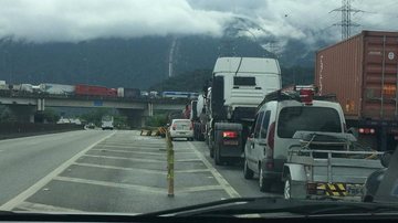 Lentidão ocorre por conta de manobra ferroviária AGORA: Cônego Domênico Rangoni tem lentidão sentido Guarujá Rodovia Cônego Domênico Rangoni congestionada - Imagem ilustrativa/Reprodução