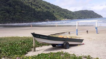 Barquinho de pesca na praia do Canto do Forte, em Praia Grande Olá! Fique bem informada nesta terça-feira (18) com o seu resumo de notícias - Esther Zancan