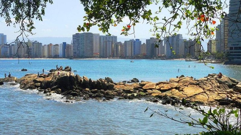 Praia do Milionários, em São Vicente, é uma das que está com bandeira vermelha, segundo a Cetesb Baixada Santista está com 13 praias impróprias para banho segundo a Cetesb Praia dos Milionários, em São Vicente - Acervo CN