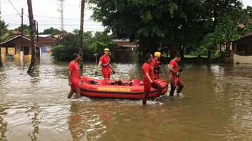 Famílias afetadas pelas fortes chuvas em Bertioga estão entre as que podem receber a doação Concessionária de energia vai doar geladeiras às famílias afetadas pelas fortes chuvas Enchente em Bertioga - Divulgação