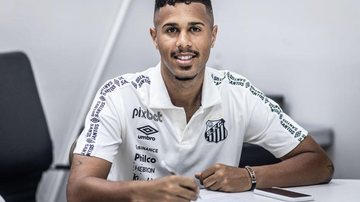 Imagem Santos renova contrato com Edcarlos