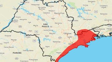 Segundo o Inmet, há  risco de alagamentos, transbordamentos de rios e deslizamentos de encostas ATENÇÃO: Litoral de SP está sob alerta vermelho para acumulado de chuvas Mapa do estado de SP com indicação em vermelho de áreas com grande risco de acumulado d - Reprodução/Inmet