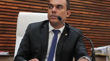 Imagem Café da Manhã recebe Adilson Júnior