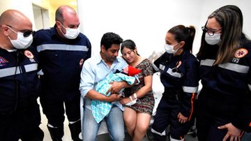 bebê nasce dentro da ambulância em Praia Grande Bebê a bordo - Divulgação PMPG