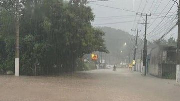 Há previsão de chuva para São Sebastião nesta segunda (20) mas com volumes bem menores que os registrados no fim de semana Veja a previsão do tempo para São Sebastião nesta segunda (20) Rua de São Sebastião alagada - Prefeitura de São Sebastião