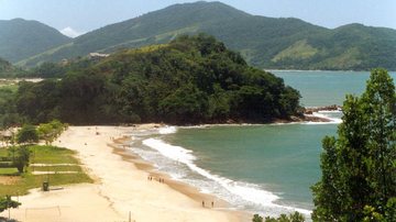 A praia da Cocanha, em Caraguatatuba, é uma das que estão com bandeira vermelha Balneabilidade: 15 praias estão impróprias para banho no Litoral Norte de SP Praia da Cocanha, em Caraguatatuba - Site Loucos por Praia