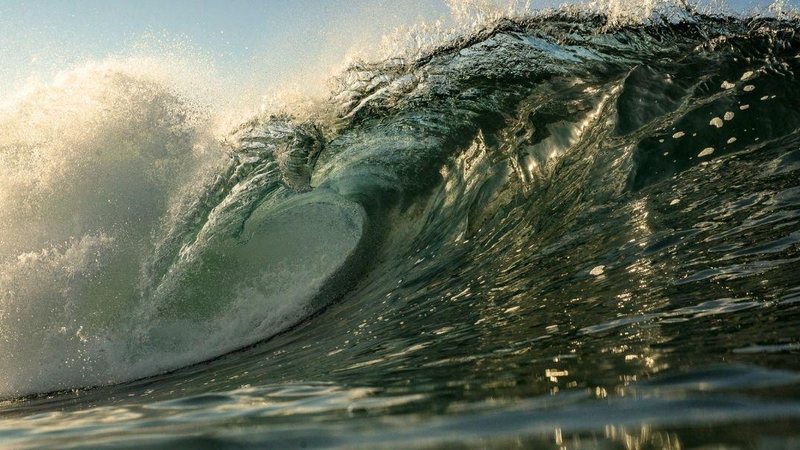 Alerta de estende desde Santa Catarina até o Rio de Janeiro Marinha emite alerta de ressaca para todo o litoral de SP com ondas de até 3,5 metros Onda do mar - Canva