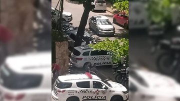 Comparsa do assaltante morto conseguiu fugir em uma motocicleta Criminalidade no Guarujá - Reprodução