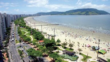 A Cetesb recomenda evitar banhar-se em água do mar classificada como imprópria Santos tem todas as praias com bandeira vermelha da Cetesb Orla de Santos - Divulgação/Prefeitura de Santos