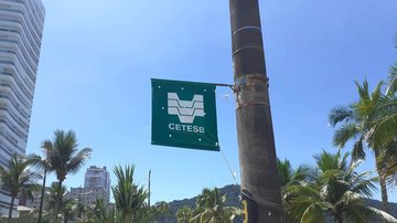 Praia do Canto do Forte é uma das que está com bandeira verde da Cetesb na cidade Praia Grande está com apenas três praias com bandeira vermelha da Cetesb Bandeira verde da Cetesb na praia do Canto do Forte, em Praia Grande - Esther Zancan