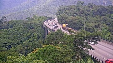 Km 56 da rodovia dos Imigrantes IMIGRANTES AGORA: tráfego é intenso na subida da serra Km 56 da rodovia dos Imigrantes - serra - Ecovias