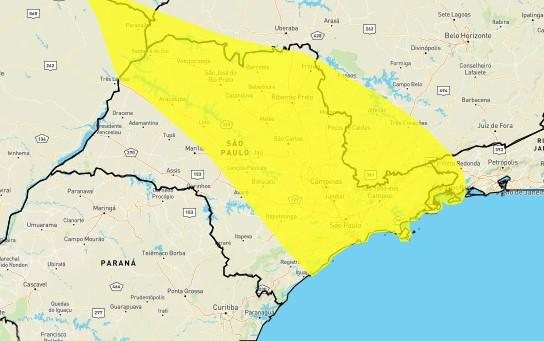 Segundo o Inmet, há possibilidade de ventos intensos e queda de granizo Atenção: Litoral de SP está sob alerta amarelo para tempestades nesta sexta-feira (3) Mapa do estado de SP com indicação em amarelo de áreas com risco de tempestade - Reprodução/Inmet