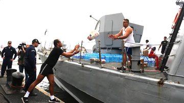 Mais de 40 toneladas de alimentos, água, produtos de limpeza e de higiene saíram na tarde desta segunda-feira (20) do Cais da Marinha, no Porto de Santos Mais de 40 toneladas de doações saem do Porto de Santos para vítimas das chuvas no Litoral Norte Navio - Prefeitura de Santos