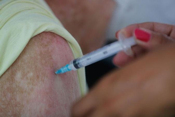 Imunizante influenza quadrivalente de alta dose apresenta benefícios contra as graves complicações da doença  Idoso vacina - Tânia Rêgo/Agência Brasil