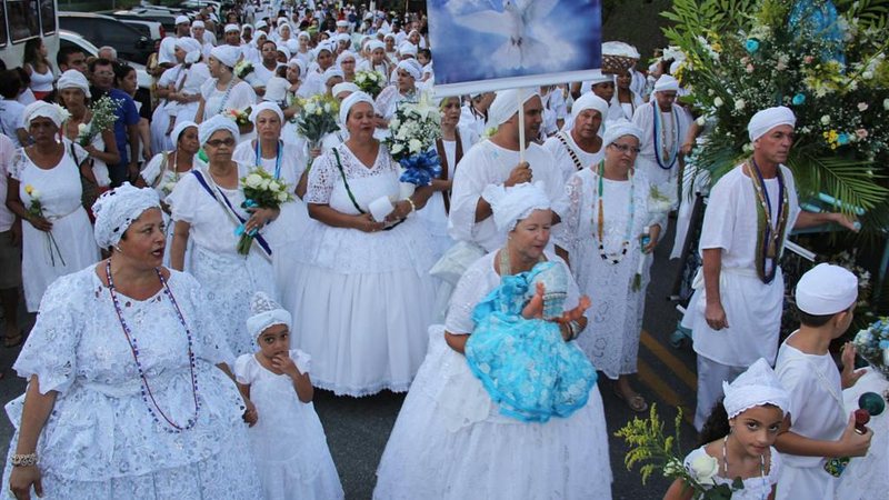 Celebração é realizada pela prefeitura de Guarujá, por meio da sua Secretaria de Cultura (Secult) Festa de Iemanjá Celebração de Iemanjá com pessoas de branco - Divulgação