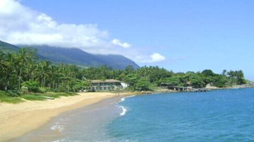 A praia da Feiticeira, em Ilhabela, é uma das que estão com bandeira vermelha no Litoral Norte Confira a balneabilidade das praias do Litoral Norte de SP Praia da Feiticeira, em Ilhabela - Reprodução/site Ilhabela.com.br