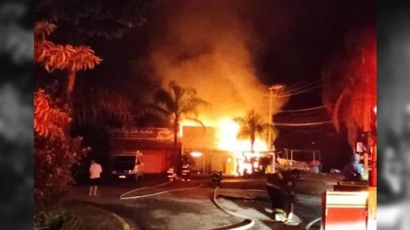 Restaurante pega fogo durante a madrugada em Ubatuba - Foto: Corpo de Bombeiros