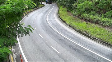 Serra nova da rodovia dos Tamoios AGORA: confira a situação da rodovia do Tamoios nesta segunda-feira (20) Serra nova da rodovia dos Tamoios sem trânsito - Concessionária Tamoios