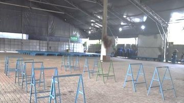 Até o momento, 40 óbitos foram confirmados na tragédia do Litoral Norte São Sebastião: prefeitura organiza velório coletivo a partir da manhã desta terça-feira (21) Tenda onde vai acontecer velório coletivo em São Sebastião - Prefeitura de São Sebastião
