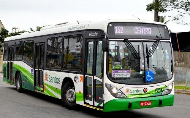 Nova tarifa é válida a partir da zero hora de sábado (25) Atenção: tarifa do trasnporte urbano de Santos sobre para R$ 5,25 a partir deste sábado (25) Ônibus do transporte público de Santos - Diogo Amorim/Ônibus Brasil