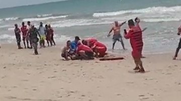 Adolescente passou por cirurgia e está em estado grave, mas estável, no Grande Recife Ataque de tubarão em Recife - Reprodução
