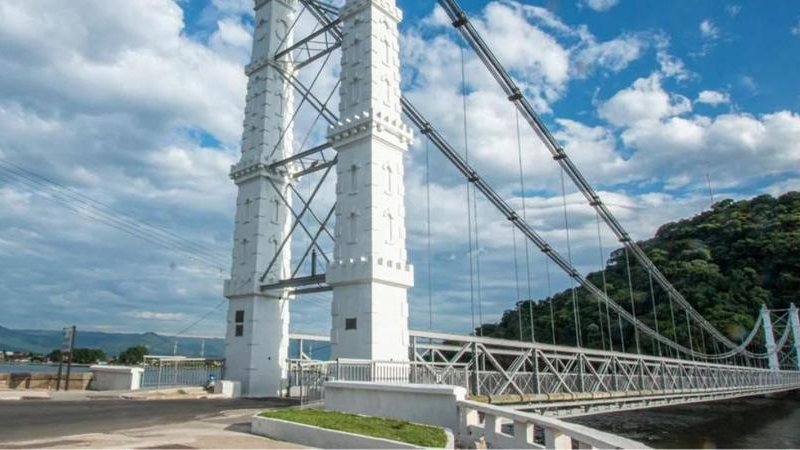 A ponte ficou sete anos sem reforma, apresentando problemas estruturais constantes São Vicente: obras da Ponte Pênsil devem ser entregues na primeira quinzena de maio Ponte Pênsil de São Vicente - Reprodução/Site Cidade e Cultura