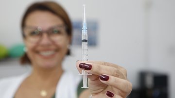 Guarujá inicia vacinação contra influenza para maiores de 18 anos - Por Helder Lima