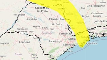 Alerta para cidades do litoral norte de SP é para chuvas intensas Litoral de SP e boa parte do estado estão em alerta amarelo para tempestades Mapa do estado de SP com indicação em amarelo de áreas com risco de chuvas intensas - Reprodução/Inmet